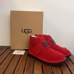 UGG Kid Neumel II Graphic Boots Red Big Kid 5 Y